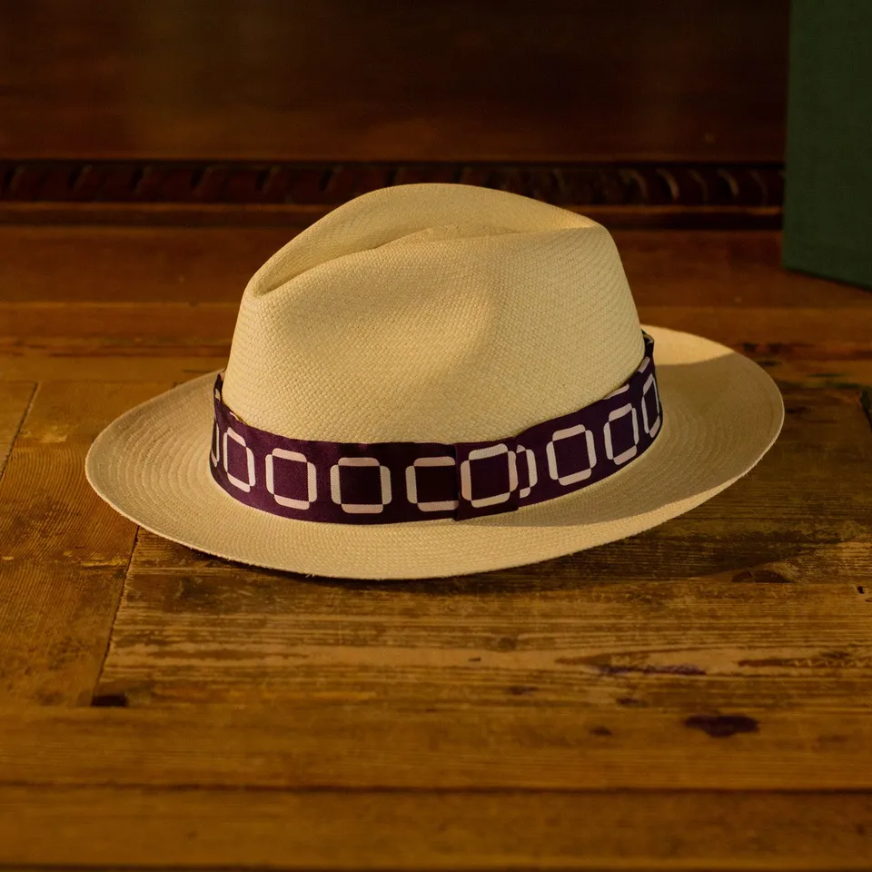 cappellificio-biellese-1935-panama-originale-viola-con-quadri-beige image 1