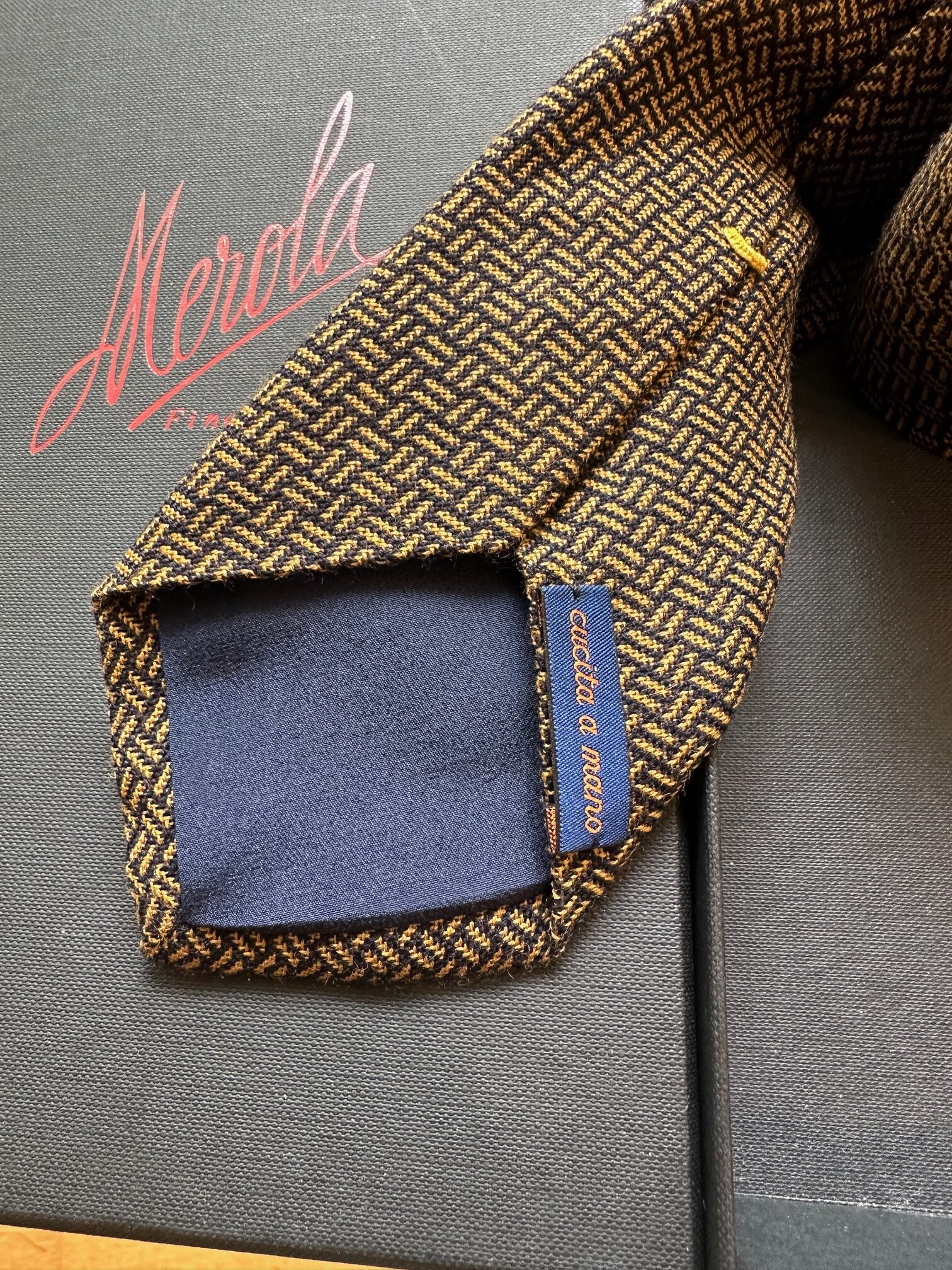merola-gloves-cravatta-esclusiva-in-cashmere-100-cm-8-5-x-148-2 image 2
