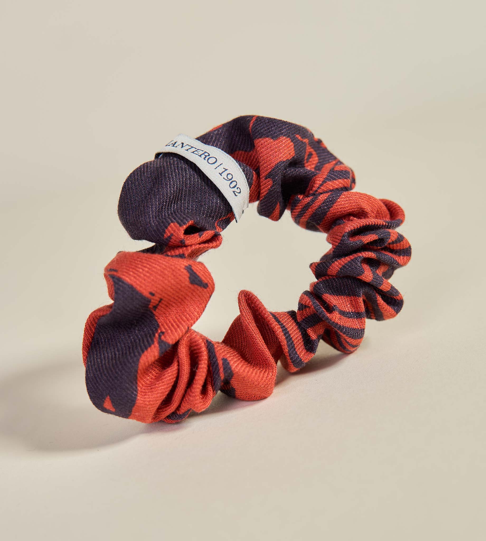 mantero-1902-eira-scrunchie-in-lino-viscosa-edizione-limitata image 3
