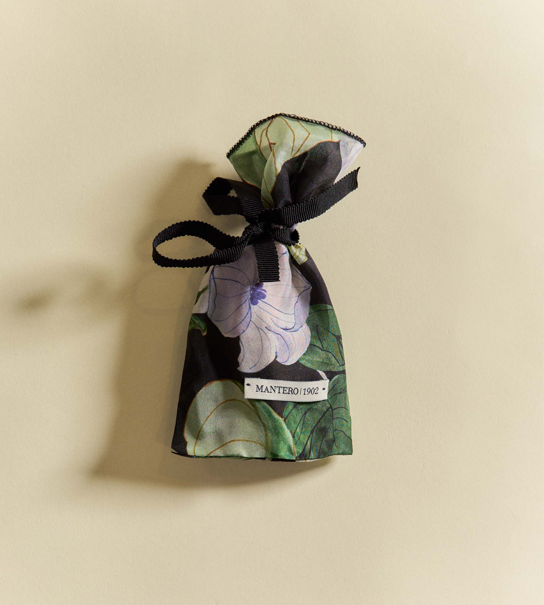 mantero-1902-lumi-sacchetto-palo-santo-10x18-cm image 2