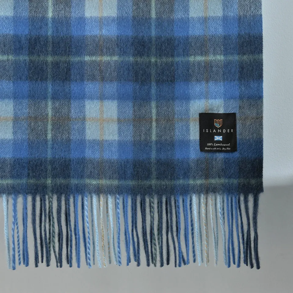 cappellificio-biellese-1935-coperta-in-lambswool-blu-tartan-160x135-cm-con-frang image 1