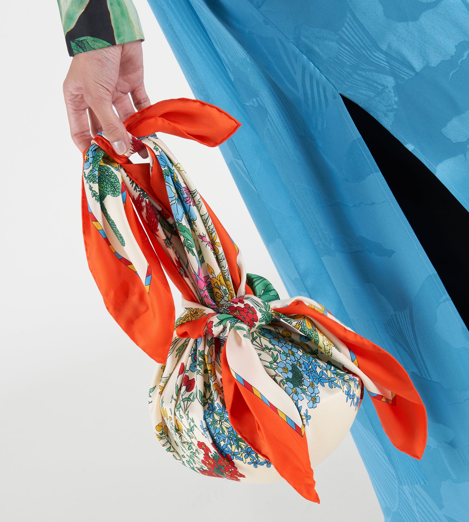 mantero-1902-archivio-n-59-flowers-grand-slam-foulard-classico-90x90-cm image 2