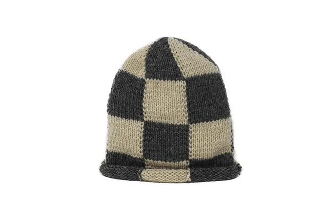 grevi-magnus-berretto-beanie-in-alpaca-a-scacchi-lavorato-ai-ferri image 1
