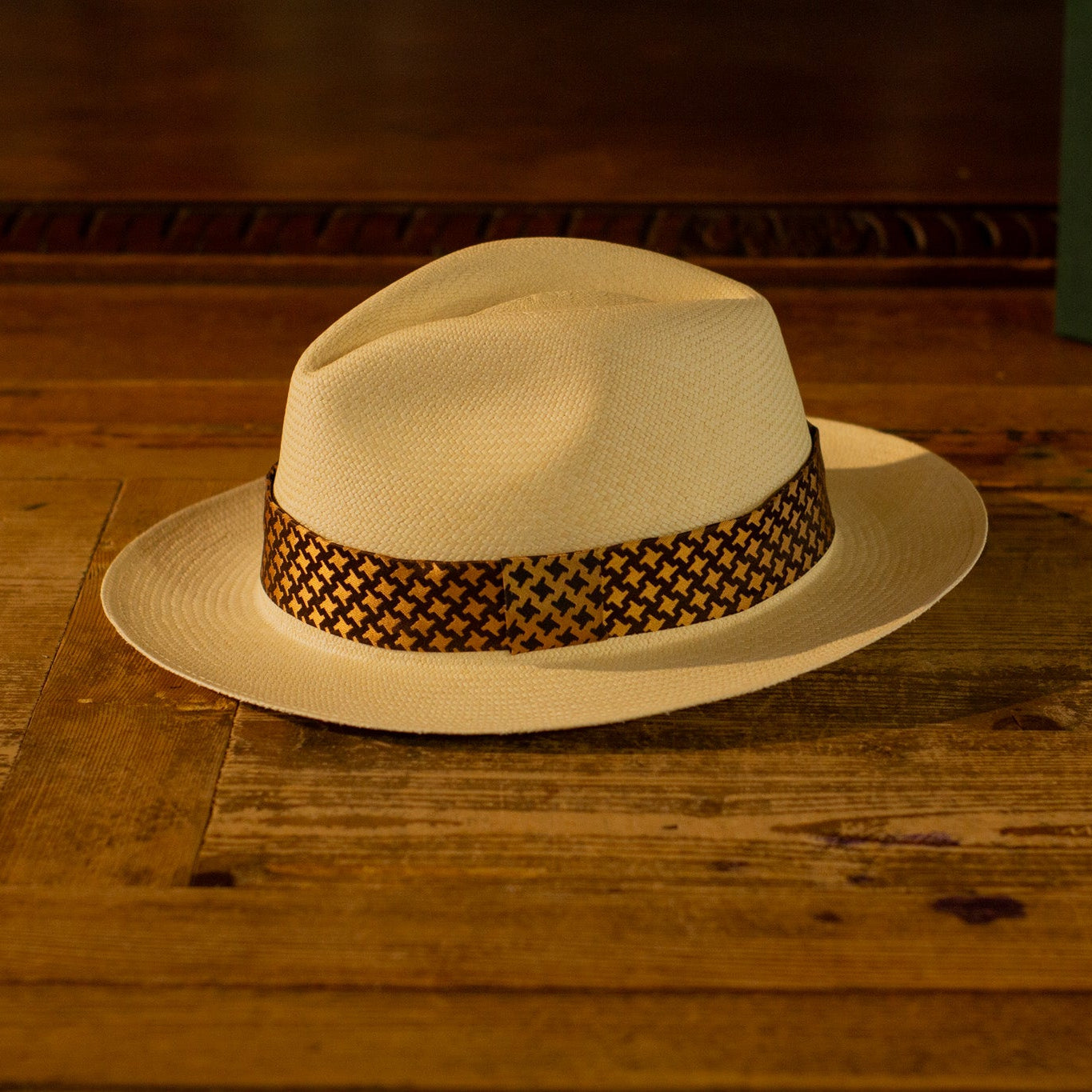 cappellificio-biellese-1935-originale-panama-pied-de-poule-oro-e-marrone image 1