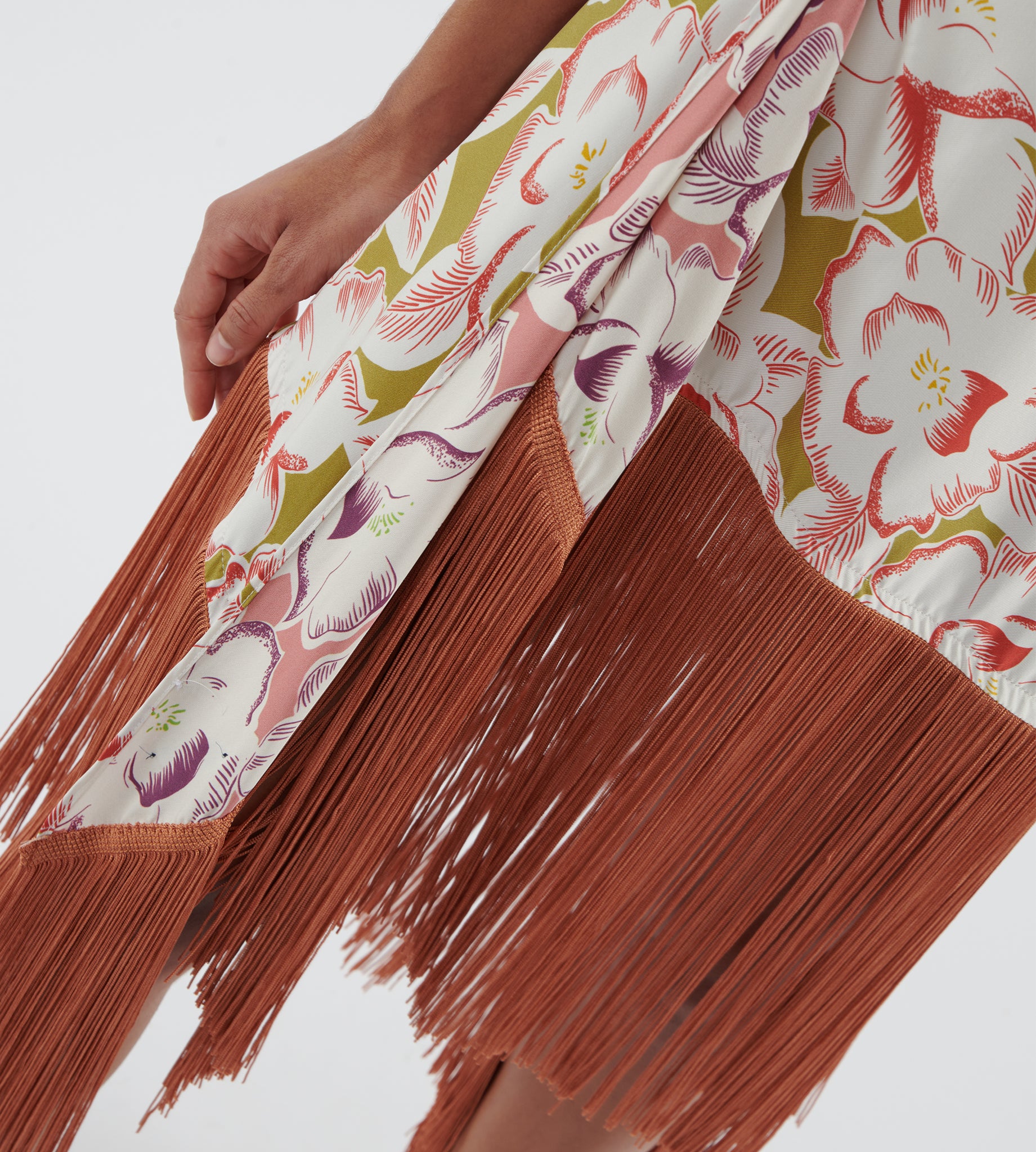 foulard-andalusia-mantero-1902-maxi-triangolo-130x130x141-cm-con-frange-made-in- image 3