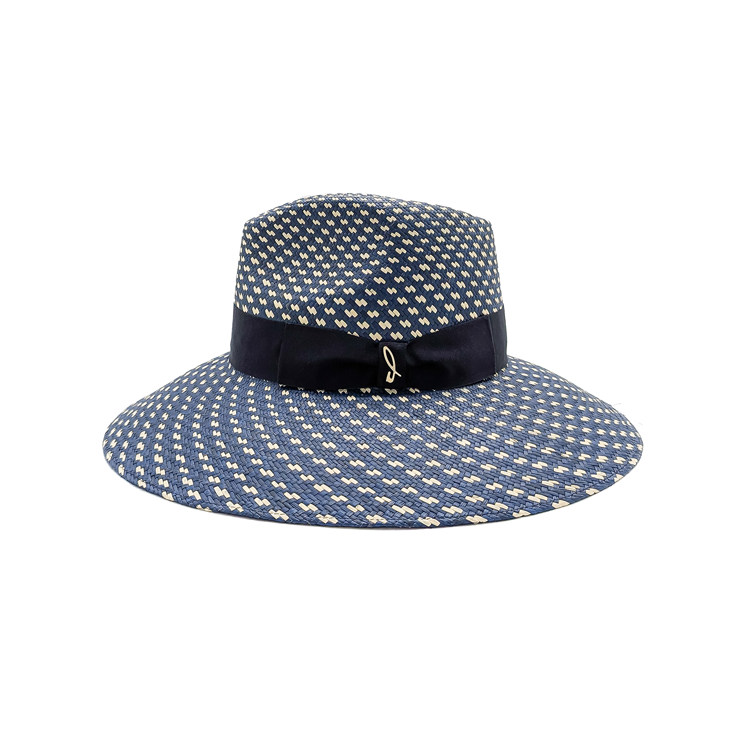 doria-1905-karen-b-cappello-drop-a-tesa-larga-in-panama-cuenca-combinado-stardus image 1
