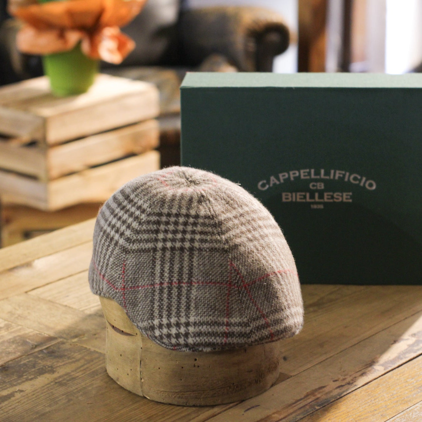 cappellificio-biellese-1935-driving-six-check-marrone-aw25-cappello-da-guida-a-6 image 1