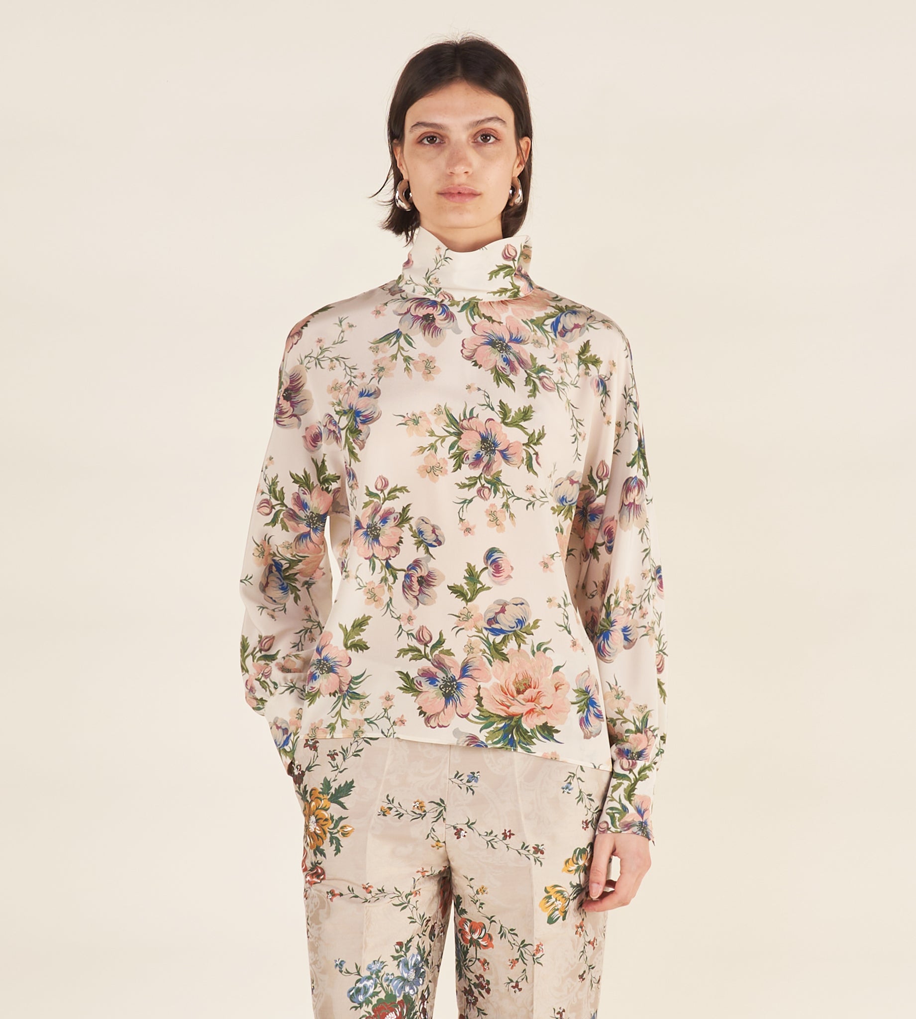 mantero-1902-tecla-blusa-con-colletto-alto-e-bottoni-in-seta-reversibile-made-in image 2