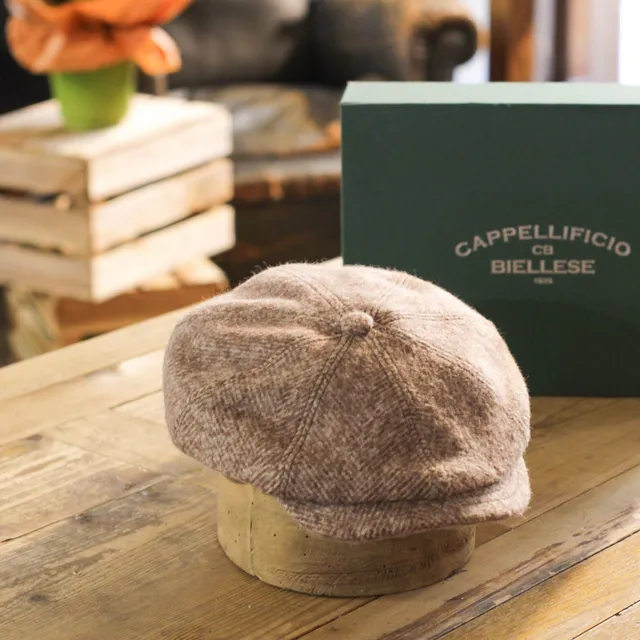 cappellificio-biellese-1935-baker-boy-in-baby-alpaca-beige-a-spina-di-pesce image 1