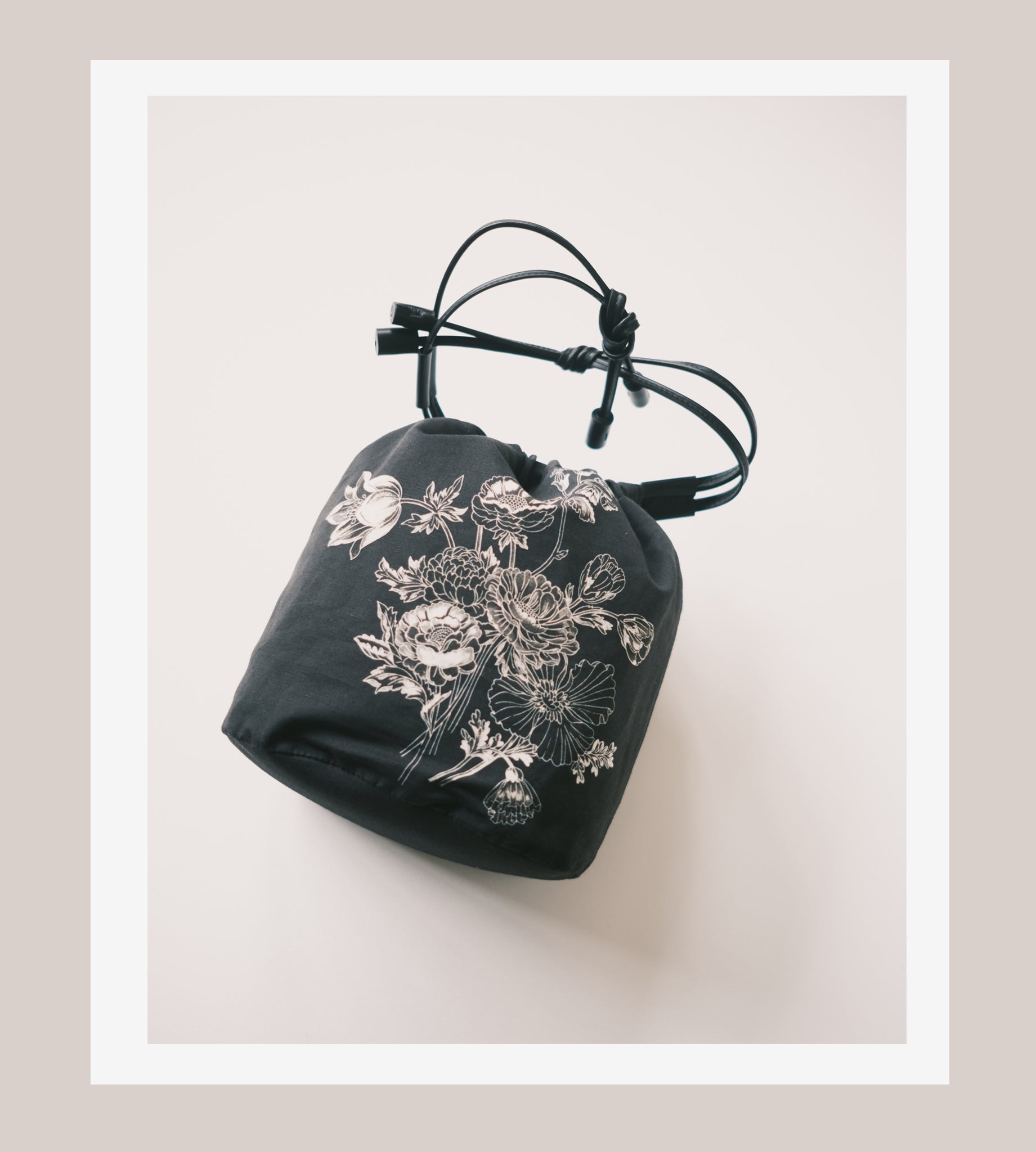 mantero-1902-emily-bucket-pouch-17x24-cm-2 image 5