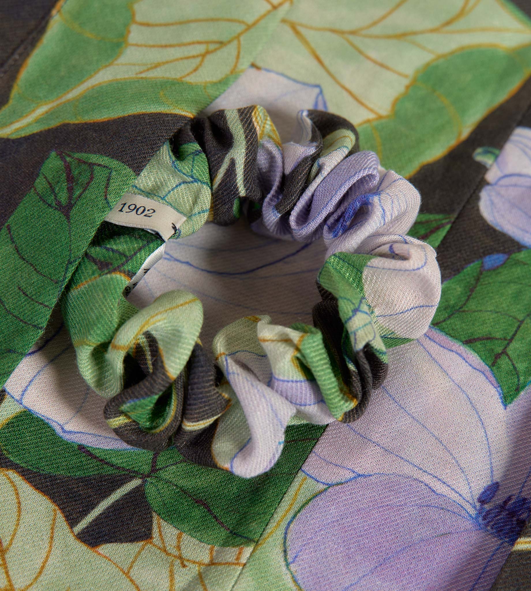 mantero-1902-eira-scrunchie-in-lino-viscosa image 5