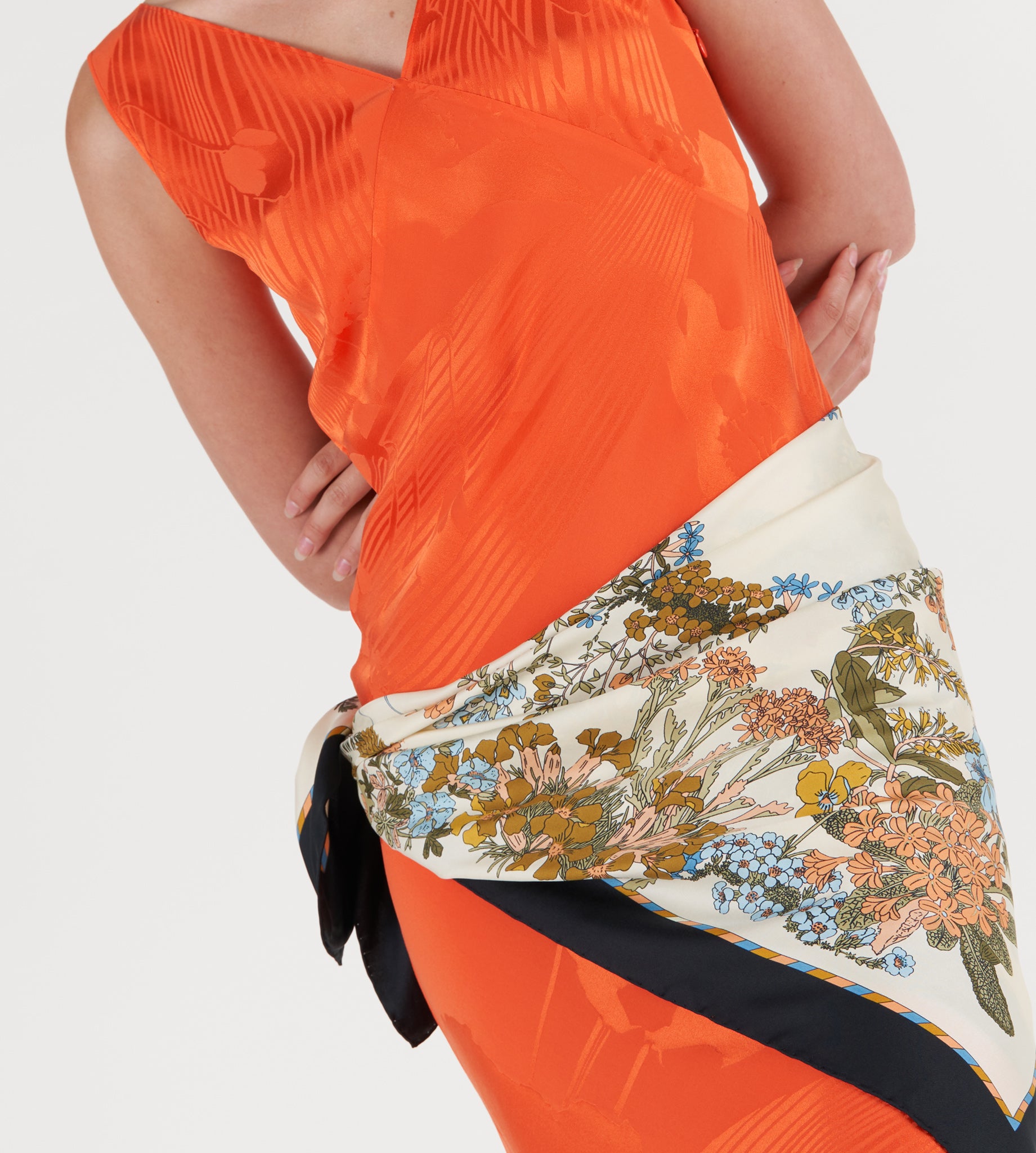 mantero-1902-archivio-n-59-flowers-grand-slam-foulard-classic-carr-90x90 image 5