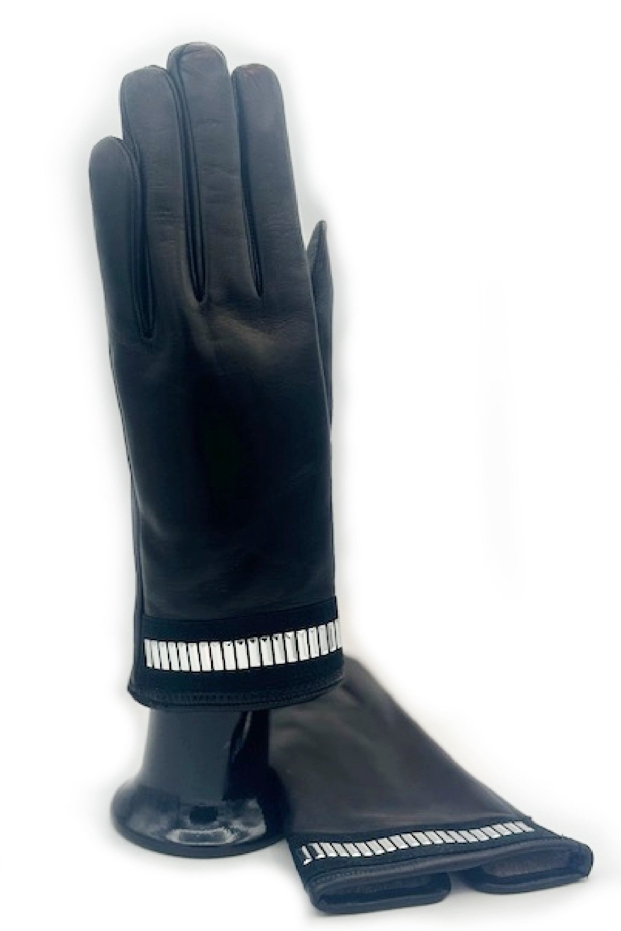 sermoneta-gloves-guanto-in-nappa-di-capretto-con-bracciale-silver-al-polso-nero image 4