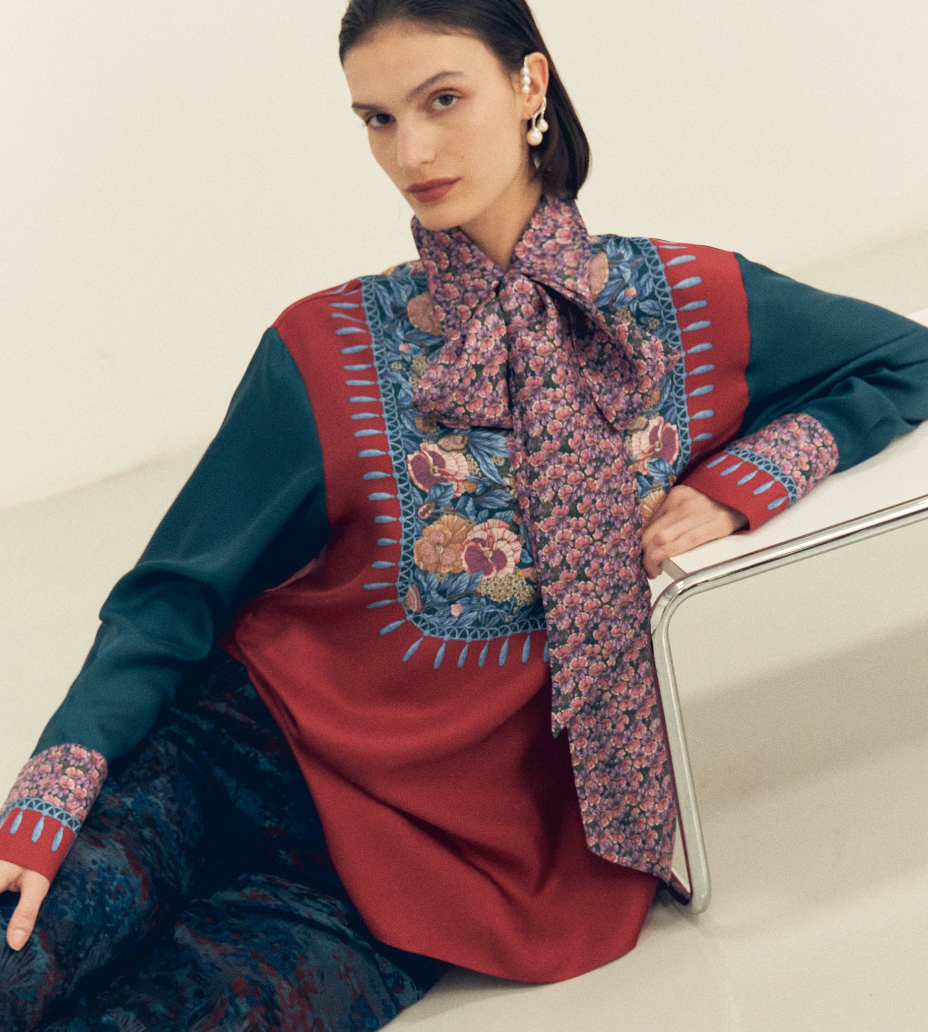 mantero-1902-dafne-blusa-con-sciarpa-rimovibile image 3