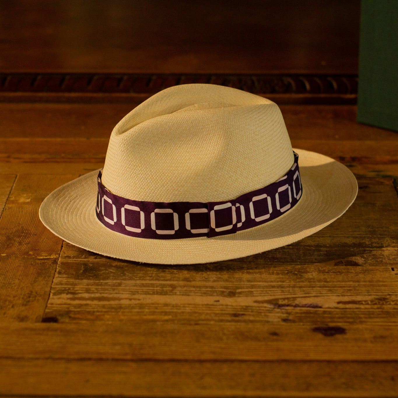 cappellificio-biellese-1935-panama-originale-viola-con-quadri-beige image 1