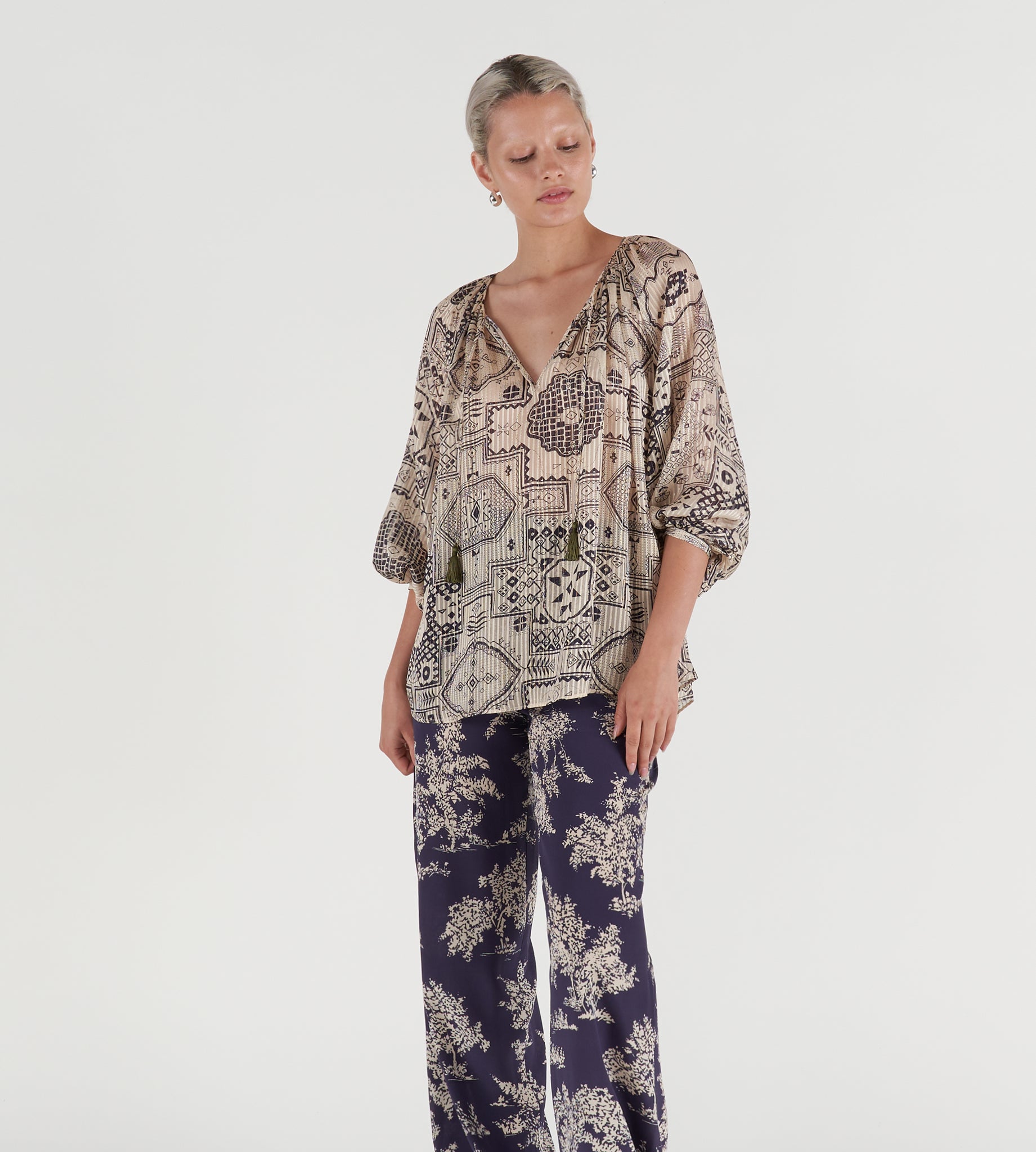 mantero-1902-lolita-blusa-manica-raglan-in-seta-e-lurex image 2