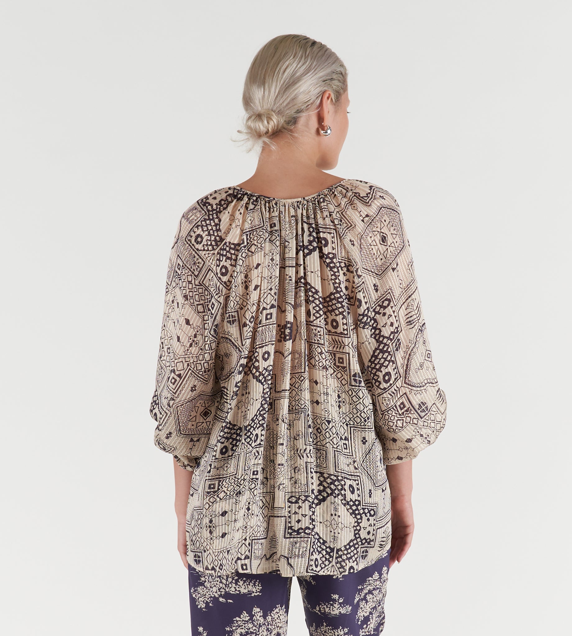 mantero-1902-lolita-blusa-manica-raglan-in-seta-e-lurex image 4