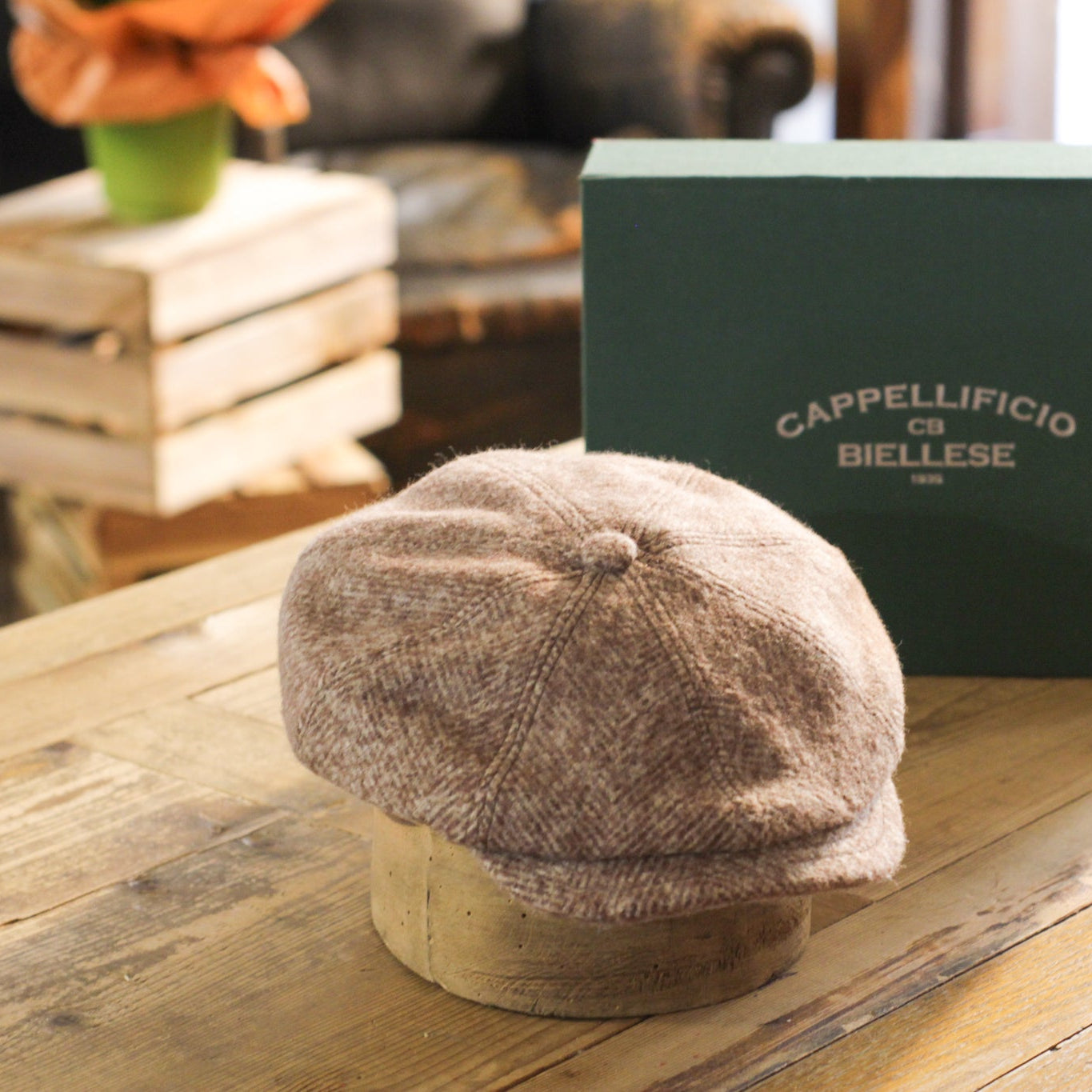 cappellificio-biellese-1935-baker-boy-in-baby-alpaca-beige-a-spina-di-pesce image 1