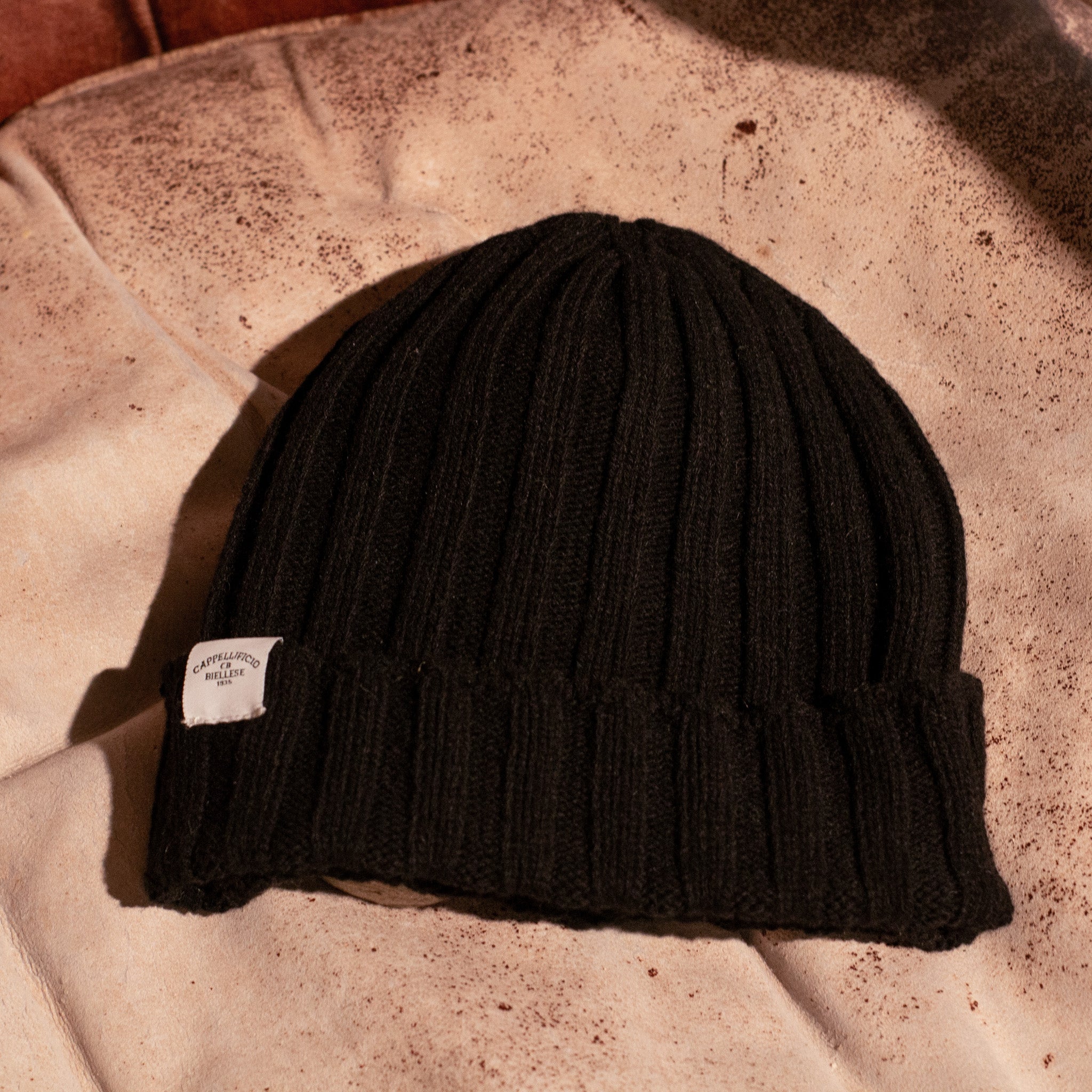 cappellificio-biellese-1935-cuffia-in-cashmere-nero-berretto-beanie image 1