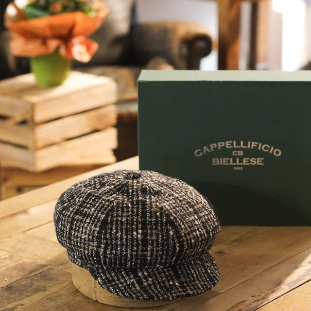cappellificio-biellese-1935-cougan-in-baby-alpaca-nero-melange image 1