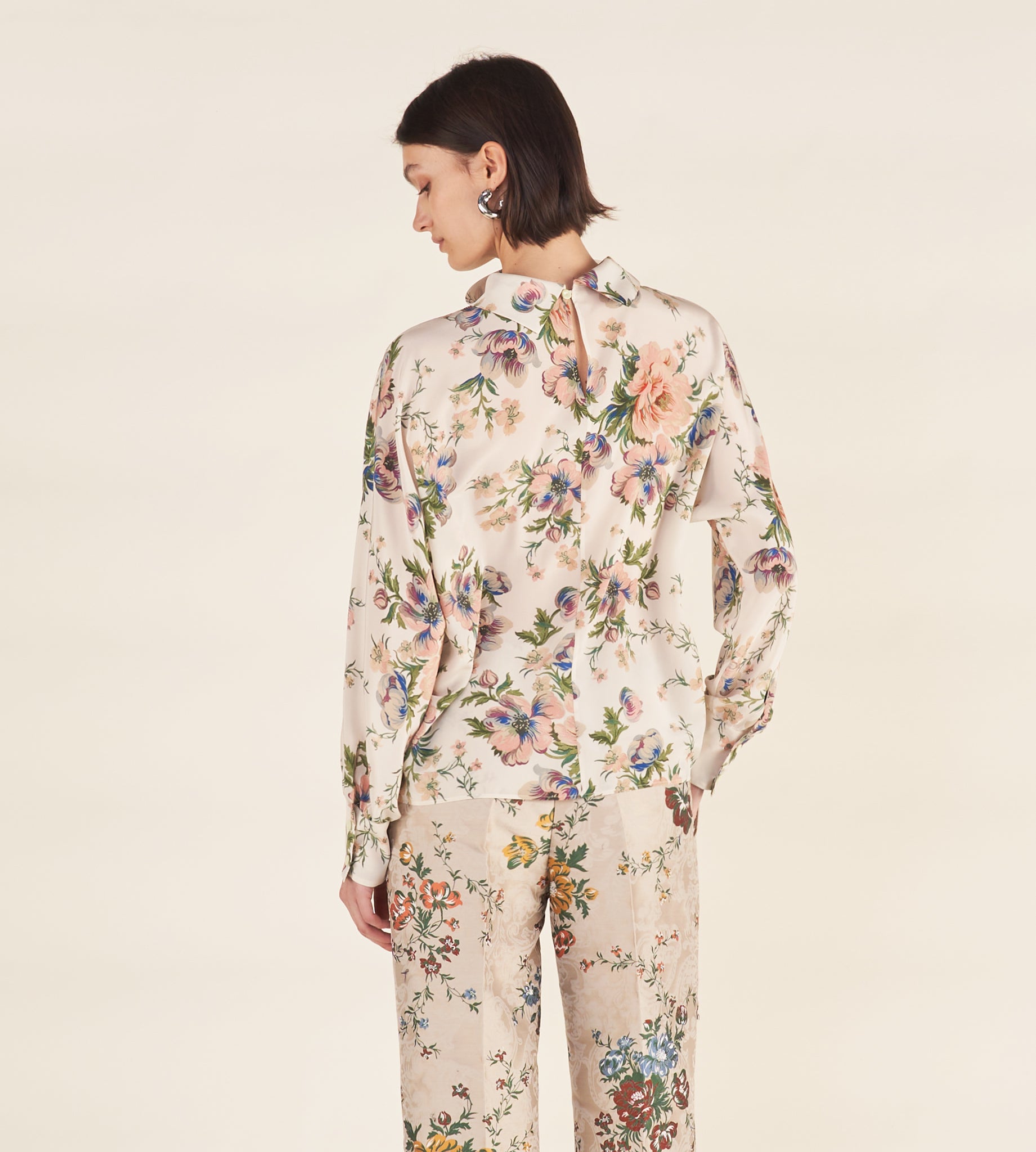 mantero-1902-tecla-blusa-con-colletto-alto-e-bottoni-in-seta-reversibile-made-in image 3