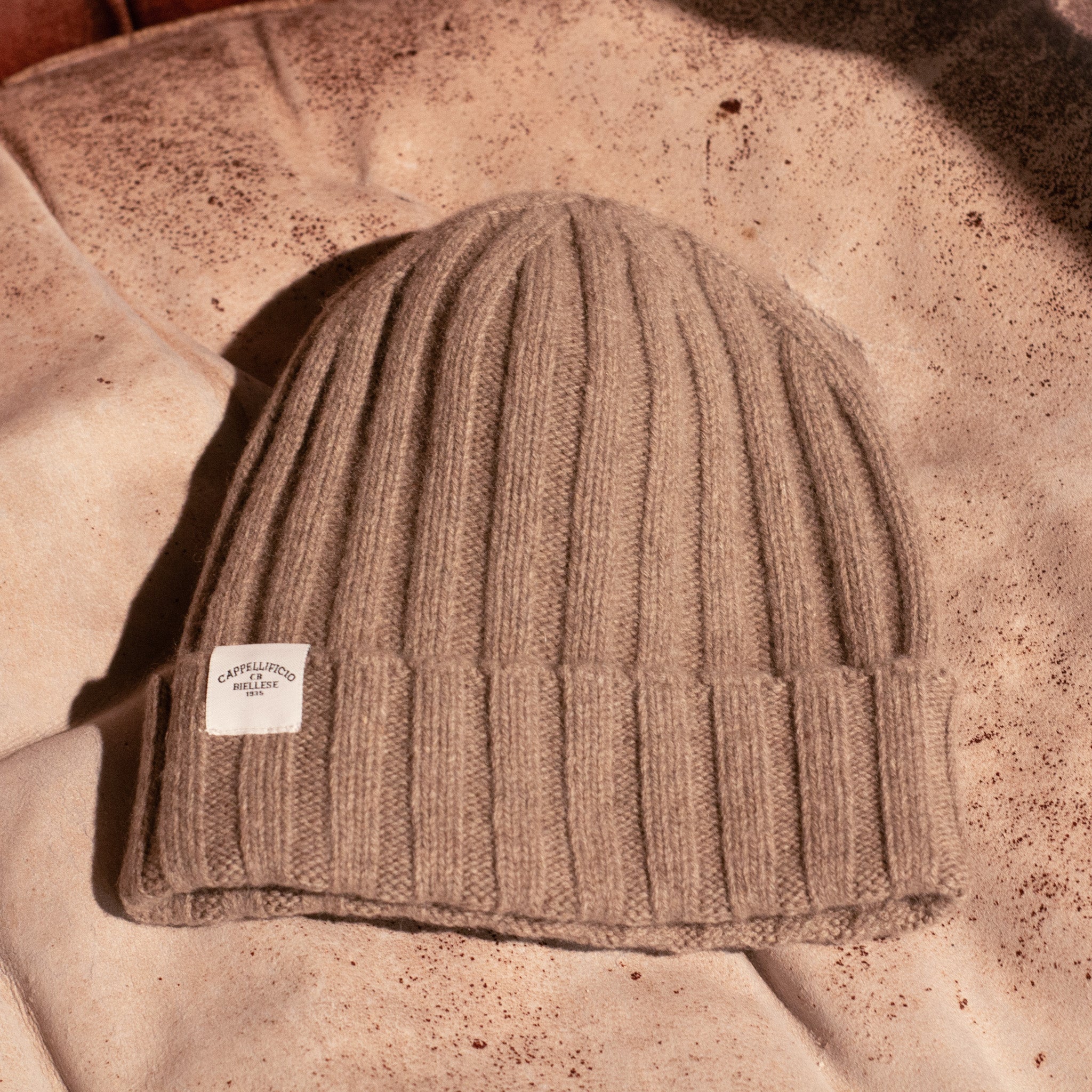 cappellificio-biellese-1935-cuffia-in-cashmere-berretto-beige-a-coste image 1
