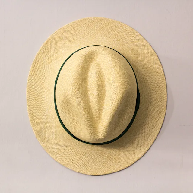 cappellificio-biellese-1935-panama-fedora-in-paglia-con-tesa-6-cm-piegata-e-cuci image 1