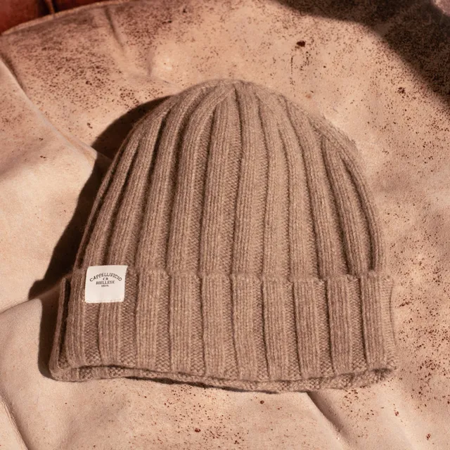 cappellificio-biellese-1935-cuffia-in-cashmere-berretto-beige-a-coste image 1