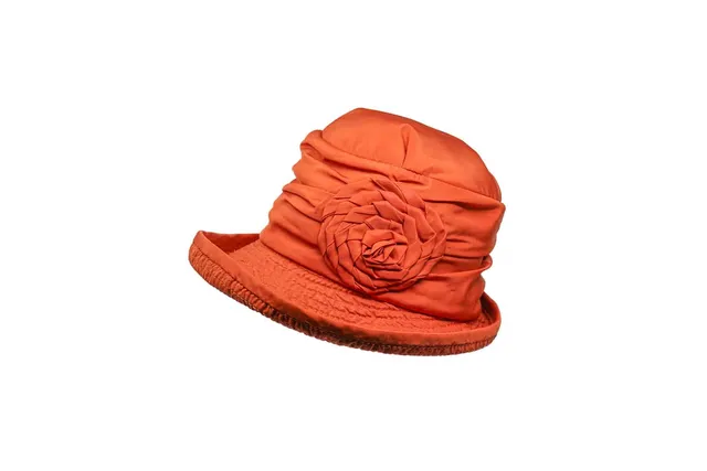 grevi-isabel-cloche-impermeabile-con-rosellone-fatto-a-mano image 1