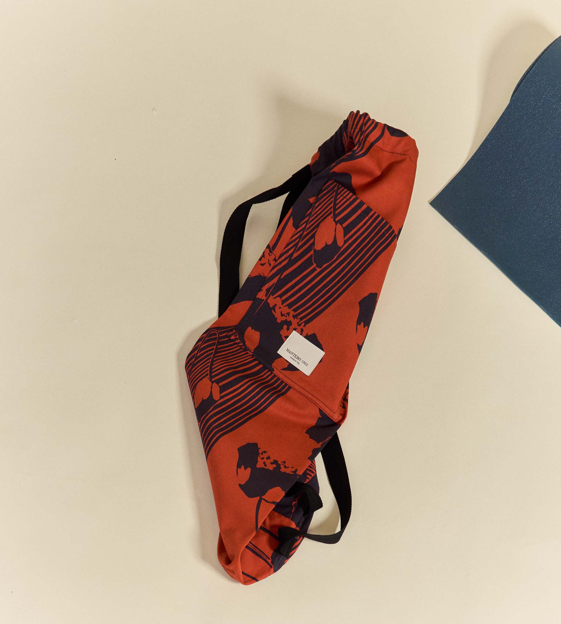 mantero-1902-nova-bag-porta-tappetino-yoga-16x75-cm-in-cotone-made-in-italy image 3