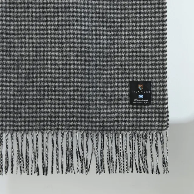 cappellificio-biellese-1935-sciarpa-lambswool-pied-de-poule-bianco-nero image 1