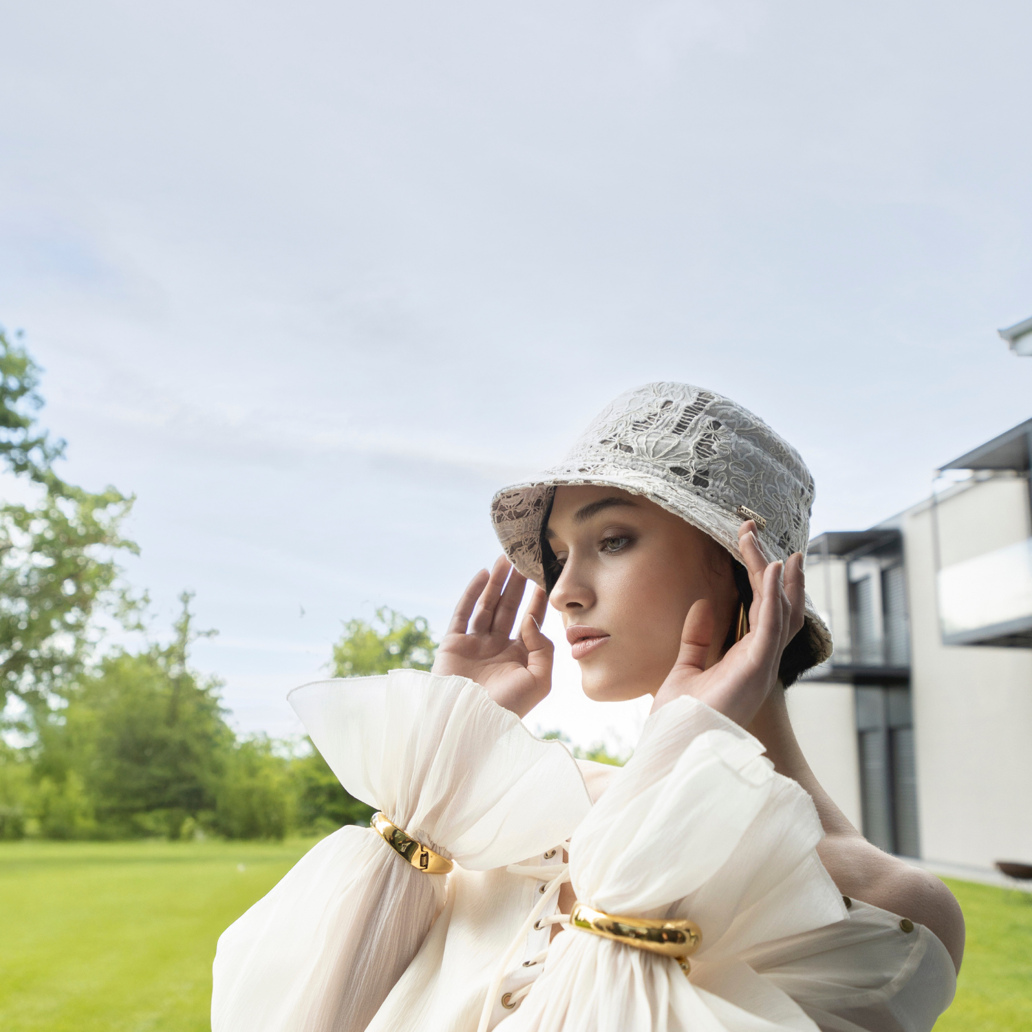 doria-1905-bel-air-lace-bucket-cotone-bianco-ricamo-salentino image 2