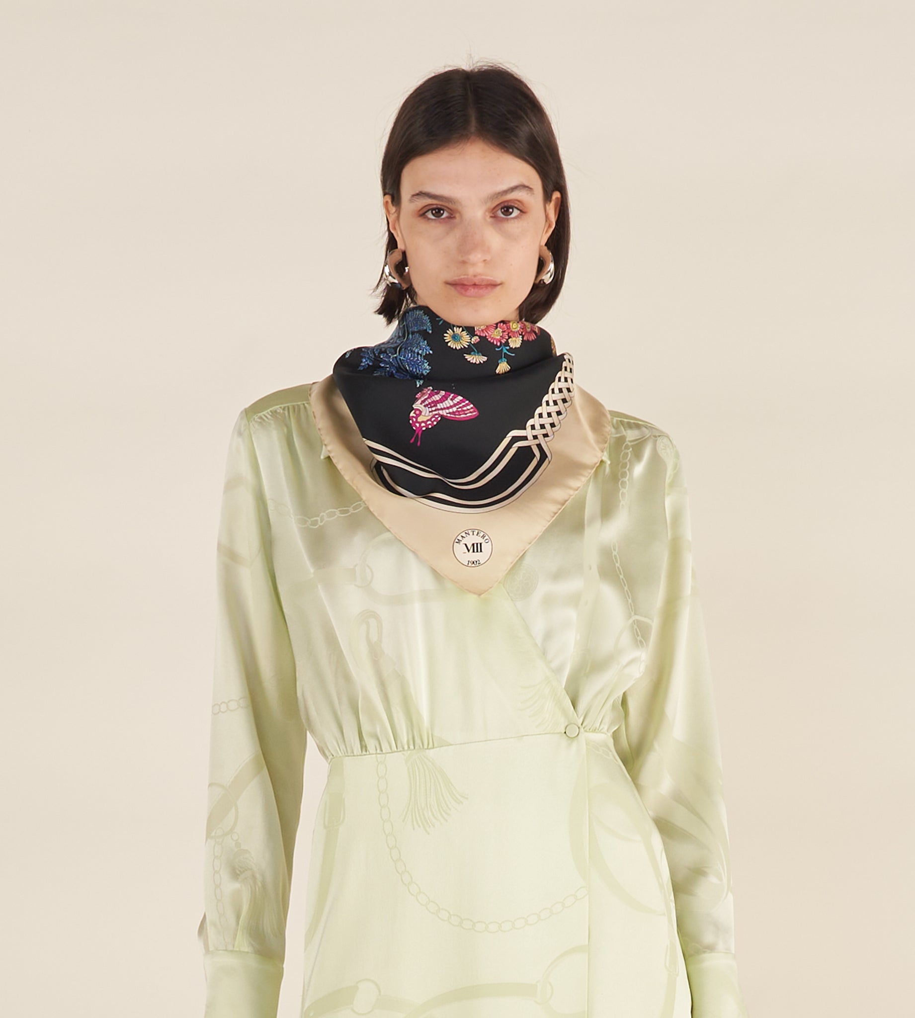 mantero-1902-archivio-n-50-bouquet-foulard-classic-carr-90x90 image 2