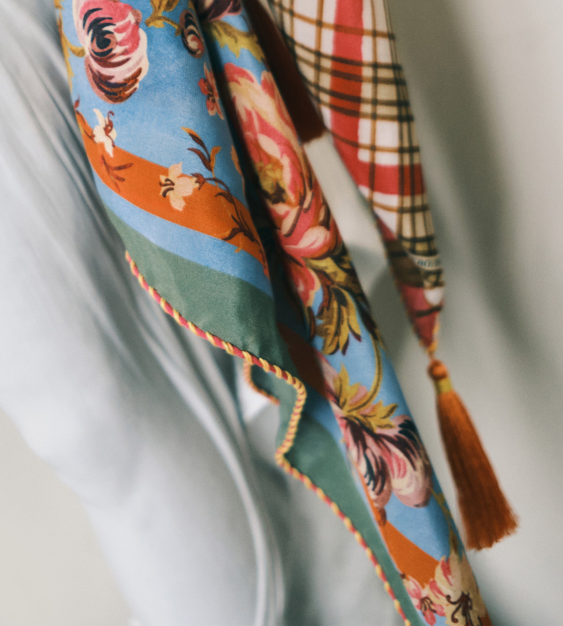 mantero-1902-romeo-and-juliet-small-carr-70x70-cm image 8