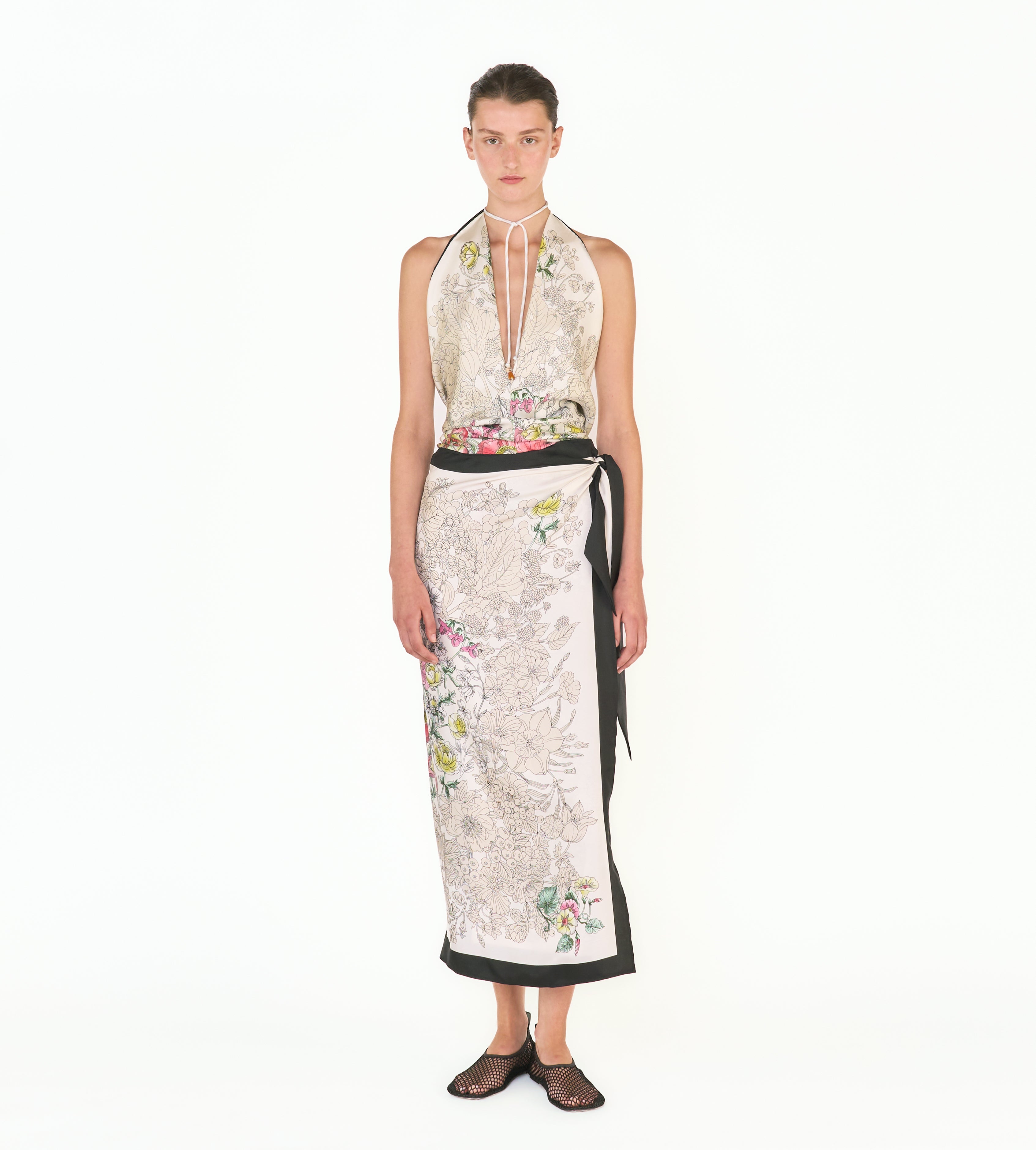 mantero-1902-erita-top-top-con-scollo-a-v-e-schiena-scoperta-da-foulard-90x90-cm image 3