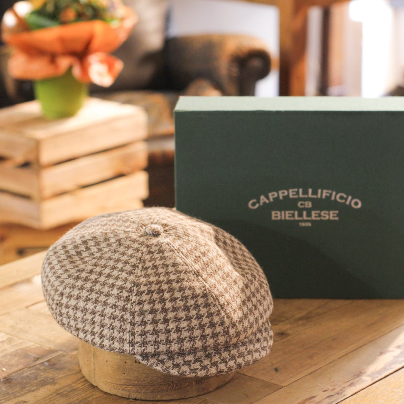 cappellificio-biellese-1935-cougan-grande-pdp-in-flanella-beige-pied-de-poule-ve image 1