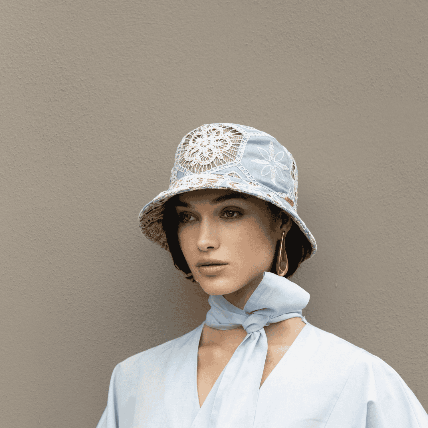 doria-1905-bel-air-lace-bucket-in-cotone-azzurro-ricamato image 2