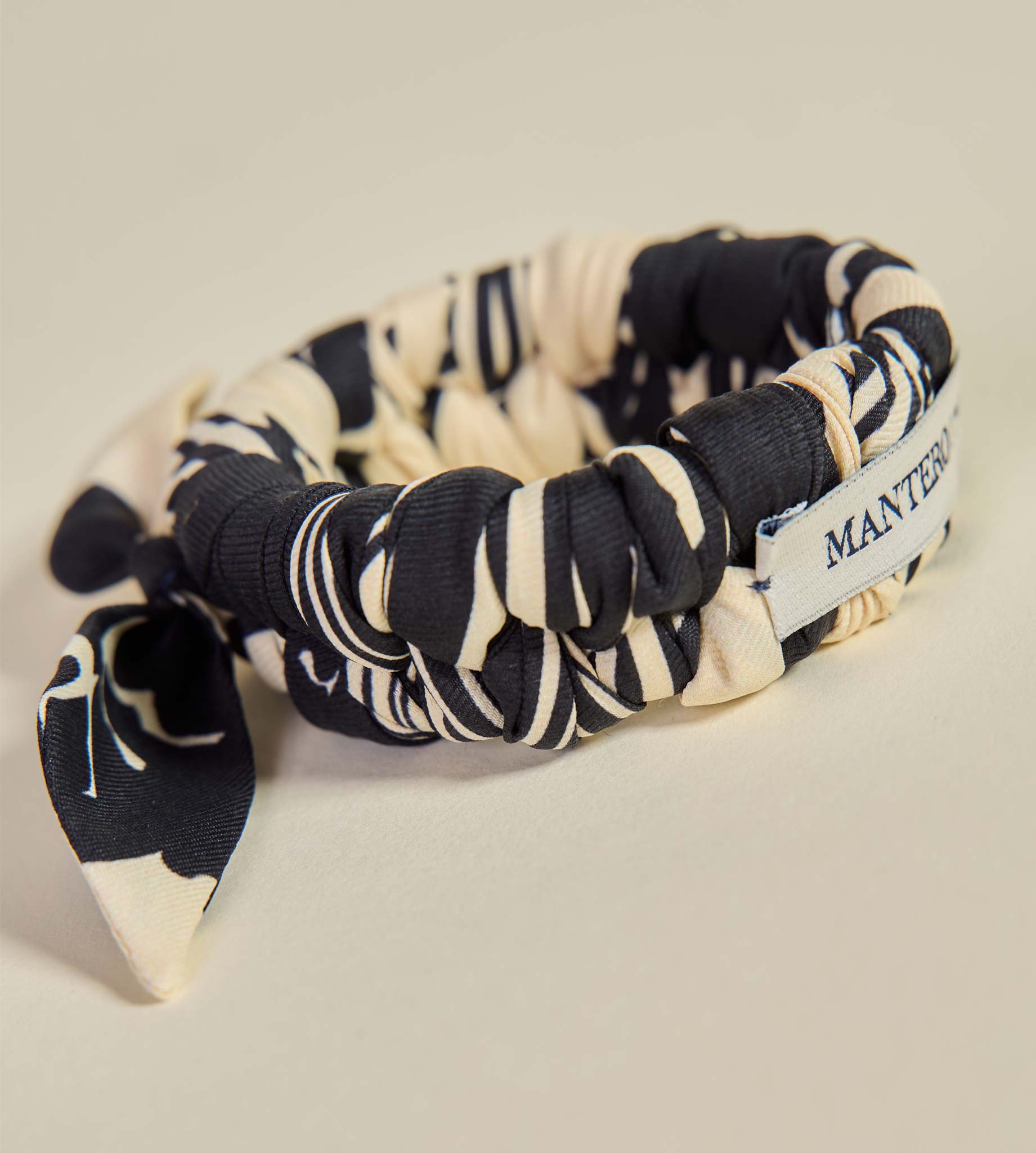 mantero-1902-haru-scrunchie-treccia-in-edizione-limitata image 2