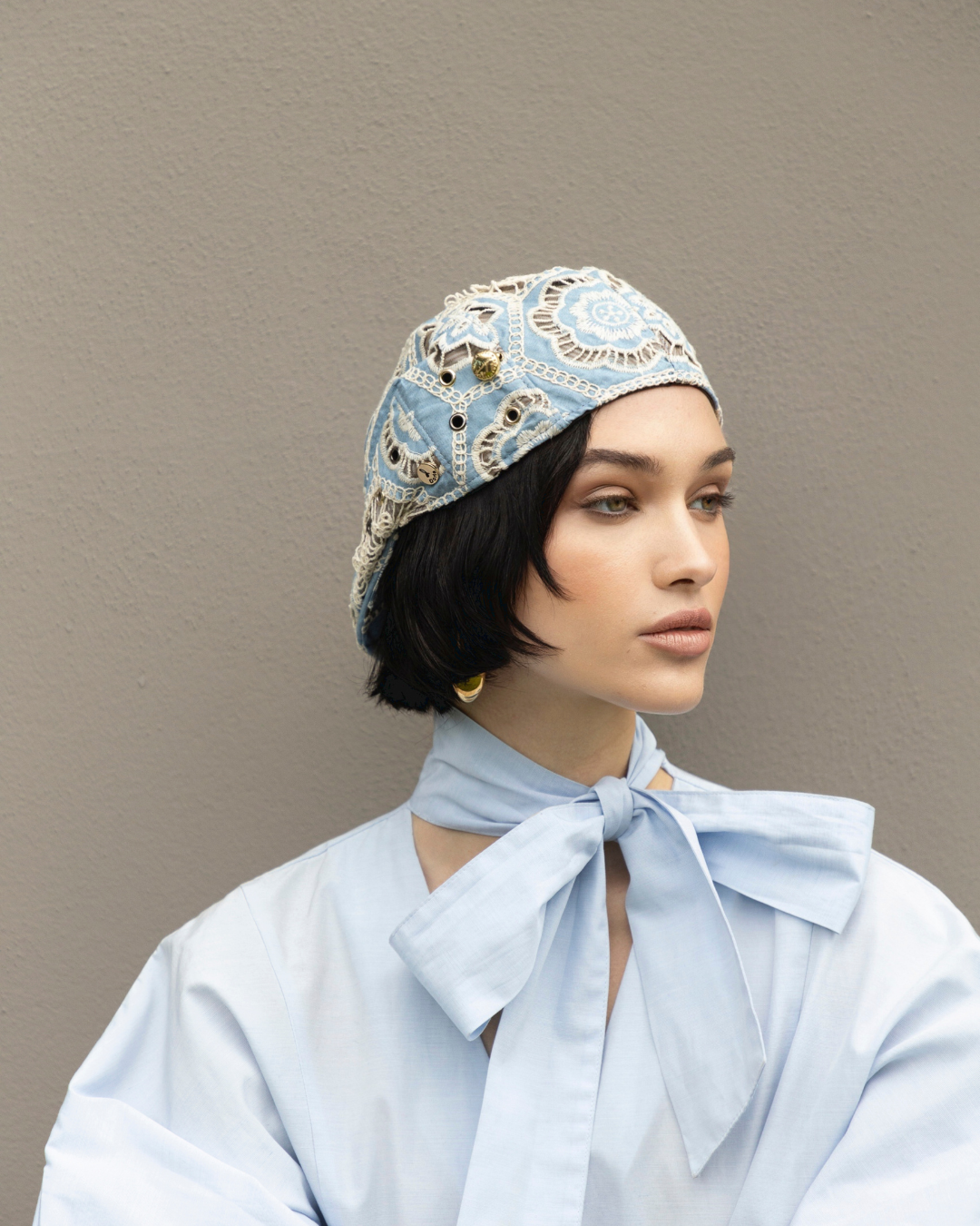 doria-1905-jackie-kidd-coppola-in-cotone-con-ricamo-azzurro image 2